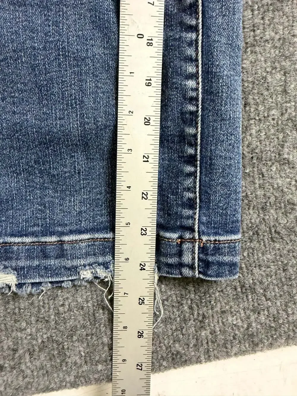 Judy Blue Plus 22W Wide Leg Raw Fray Hem Medium Wash Crop Jeans